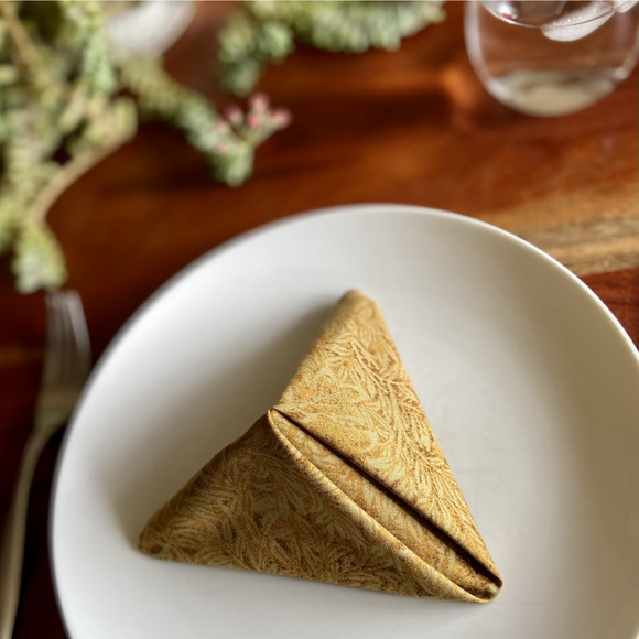 Golden abstract leaf print cloth dinner napkin - 13in square - Picture 2 of 7